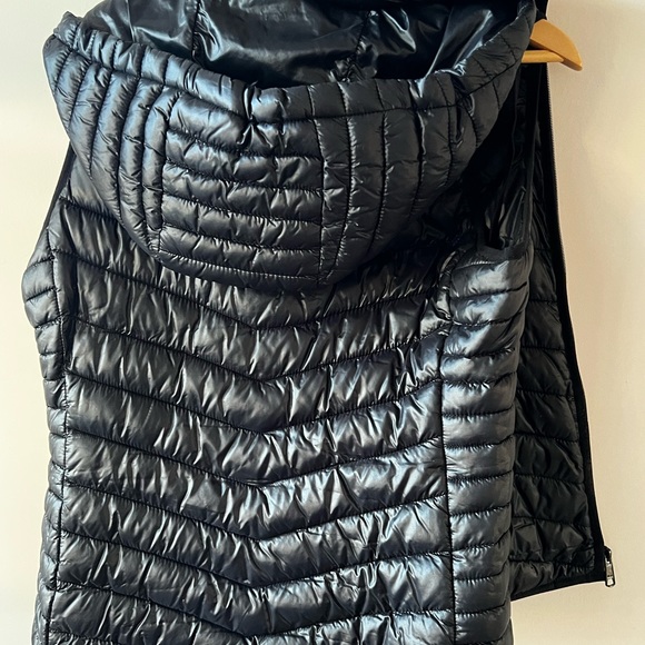 Black Quilted Vest - Picture 4 of 4